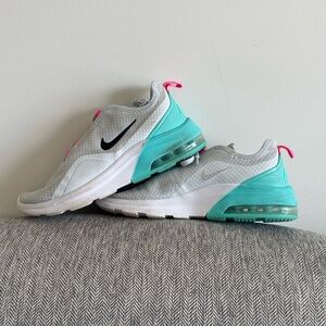 Nike Air Max Motion 2 Women's sneakers
